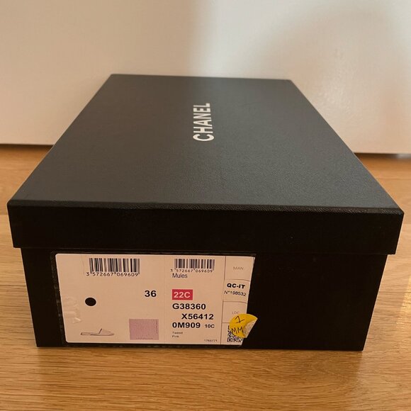 CHANEL - Brand New NIB Chanel Pink Tweed & Leather CC Slides Size 36 - Picture 10 of 14